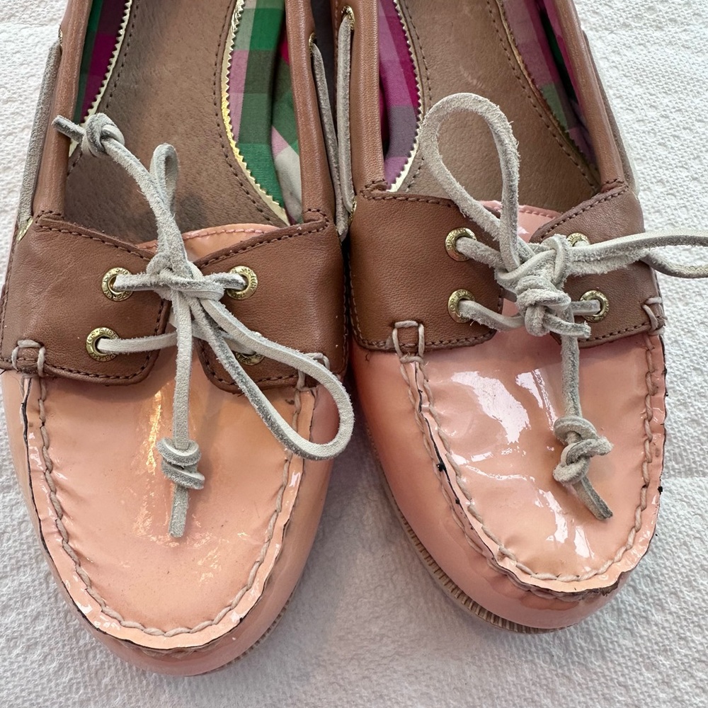 Sperry Women’s boat shoes size 9M. Pink/Peach patent like with brown leather